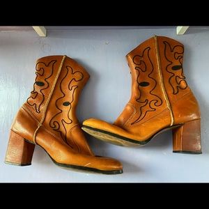 Gorgeous brown leather booties with black detailing